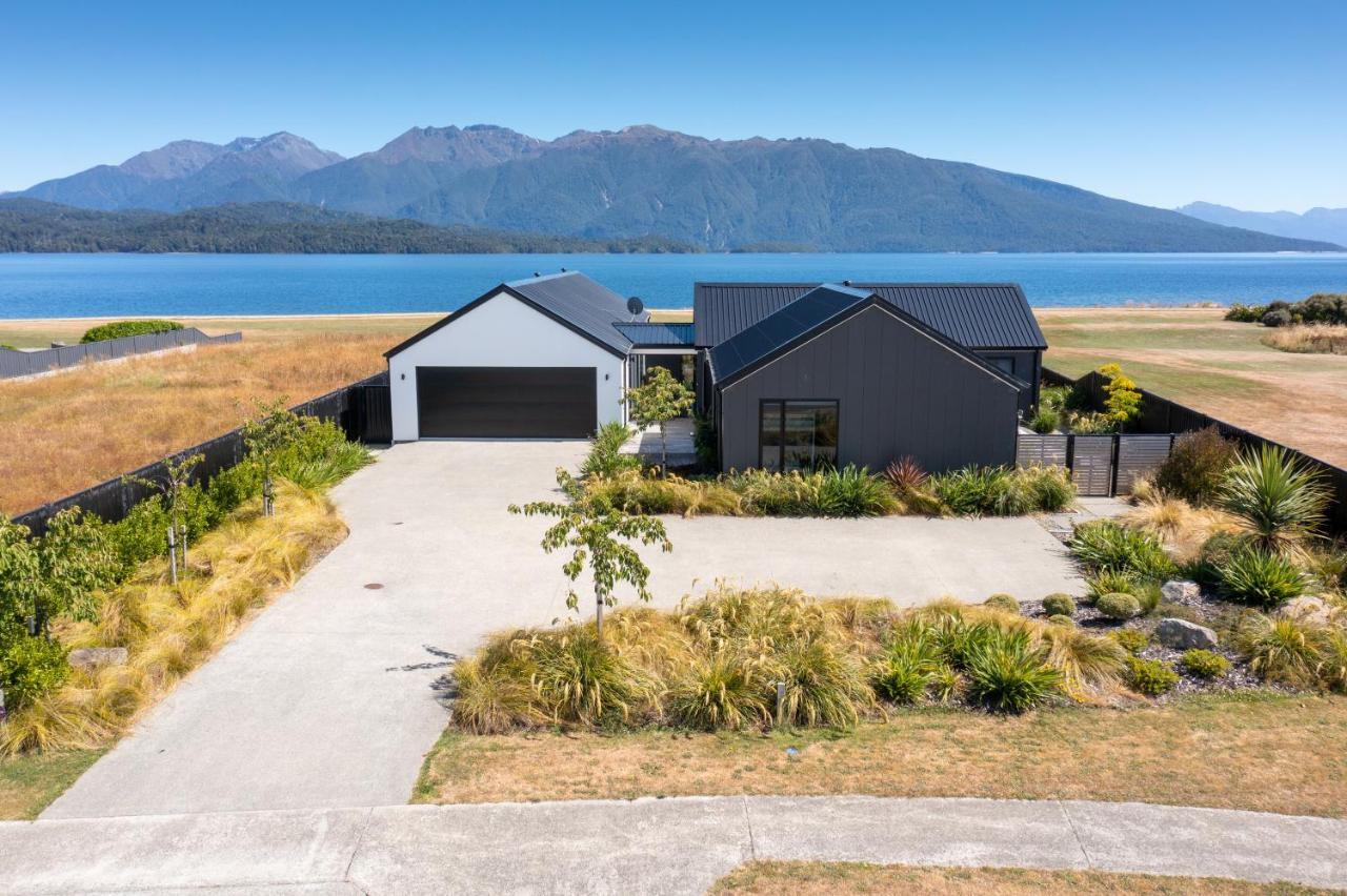 Lake House - Te Anau Holiday Home Eksteriør billede